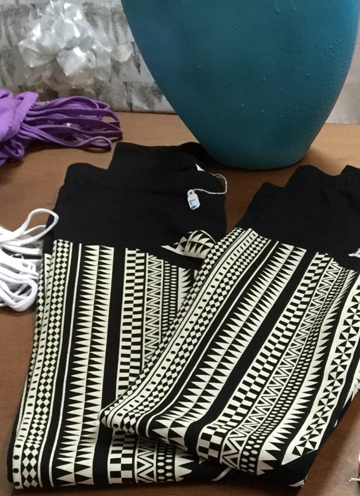 Black and white printed leggings - blue labels boutique