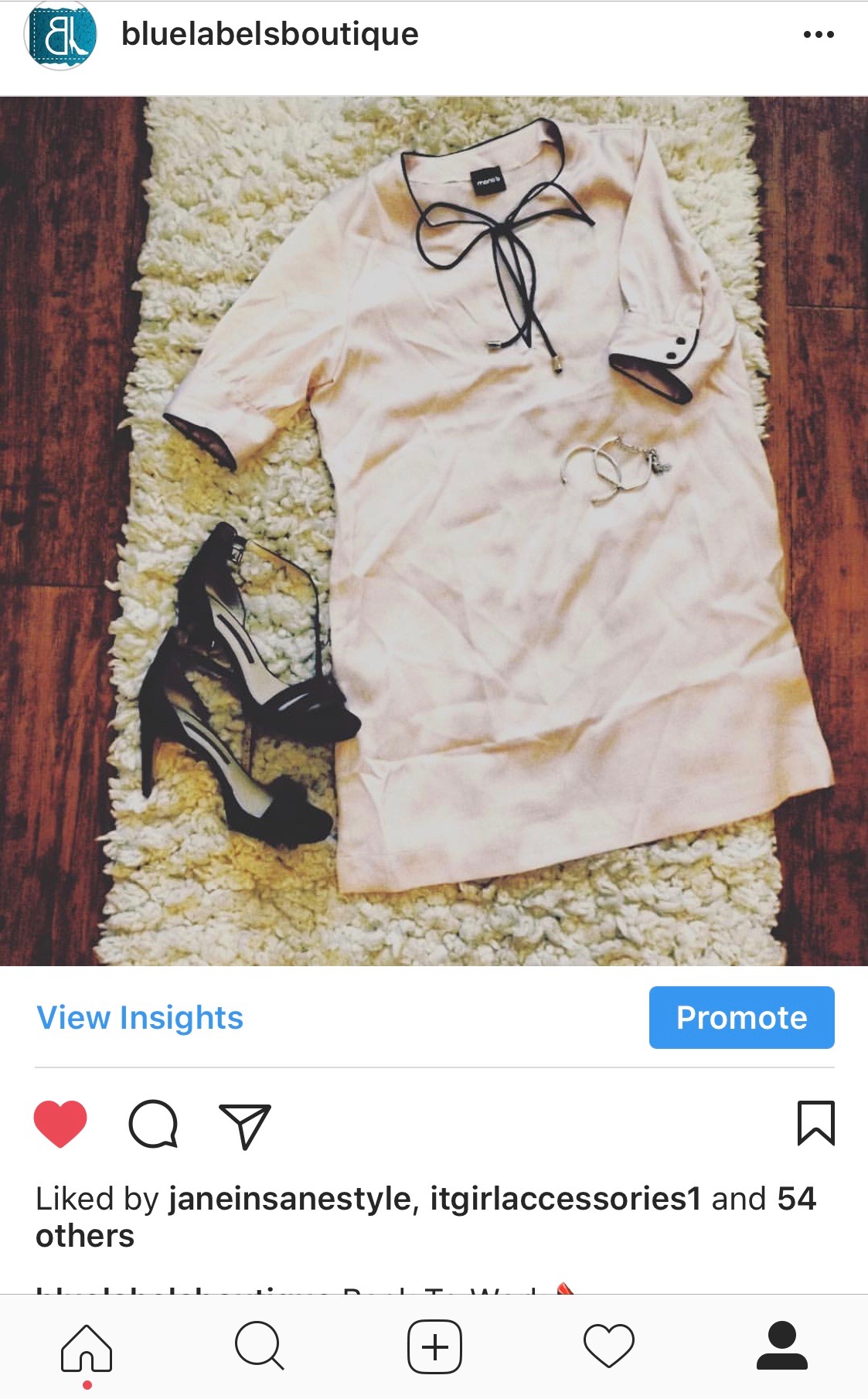 photoofpinkshirtdresswithblackoutline