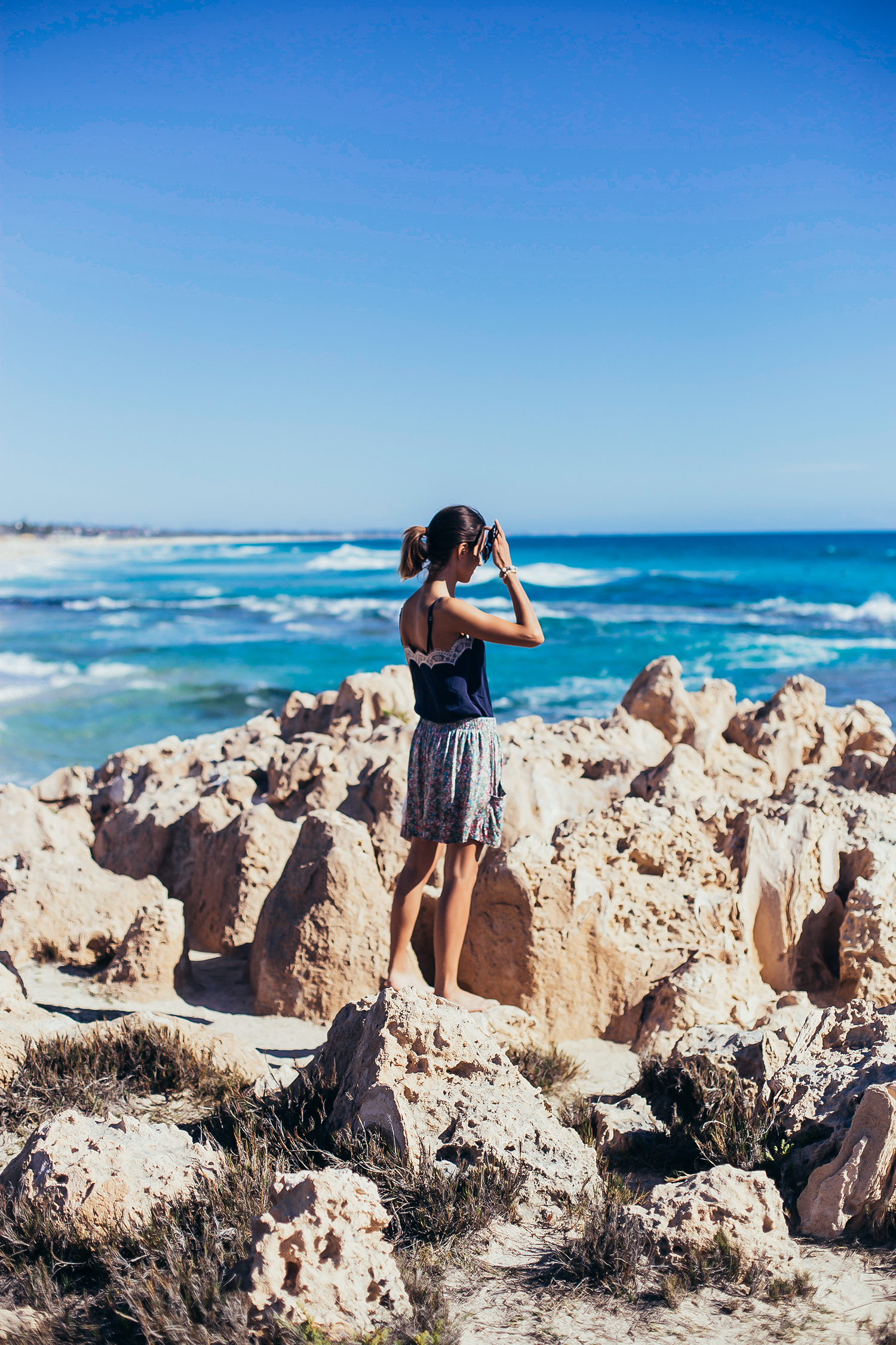 womenstaring at sunvaida-tamosauskaite-151889