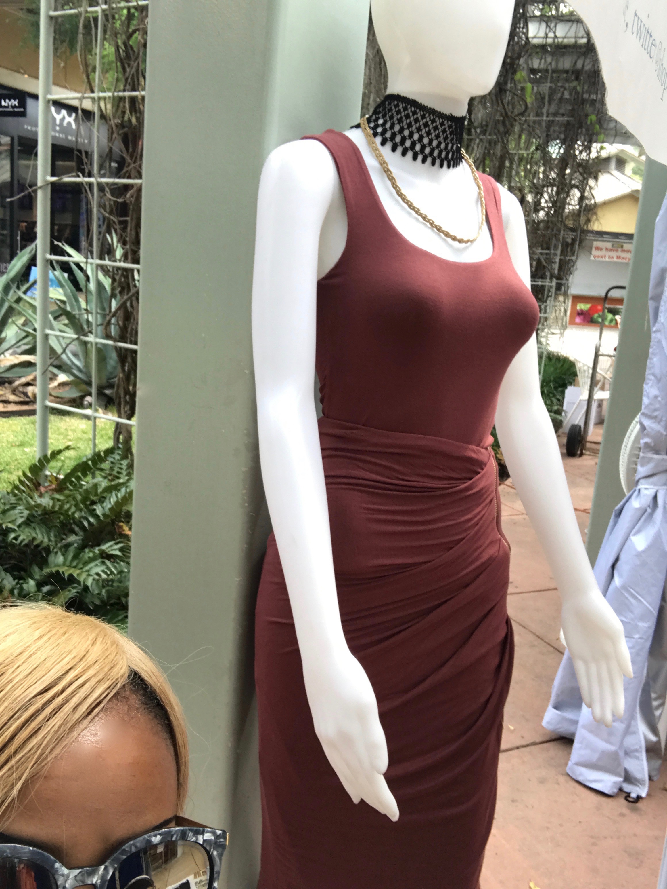 mannequinatbluelabelsboutiquepopupshop 2