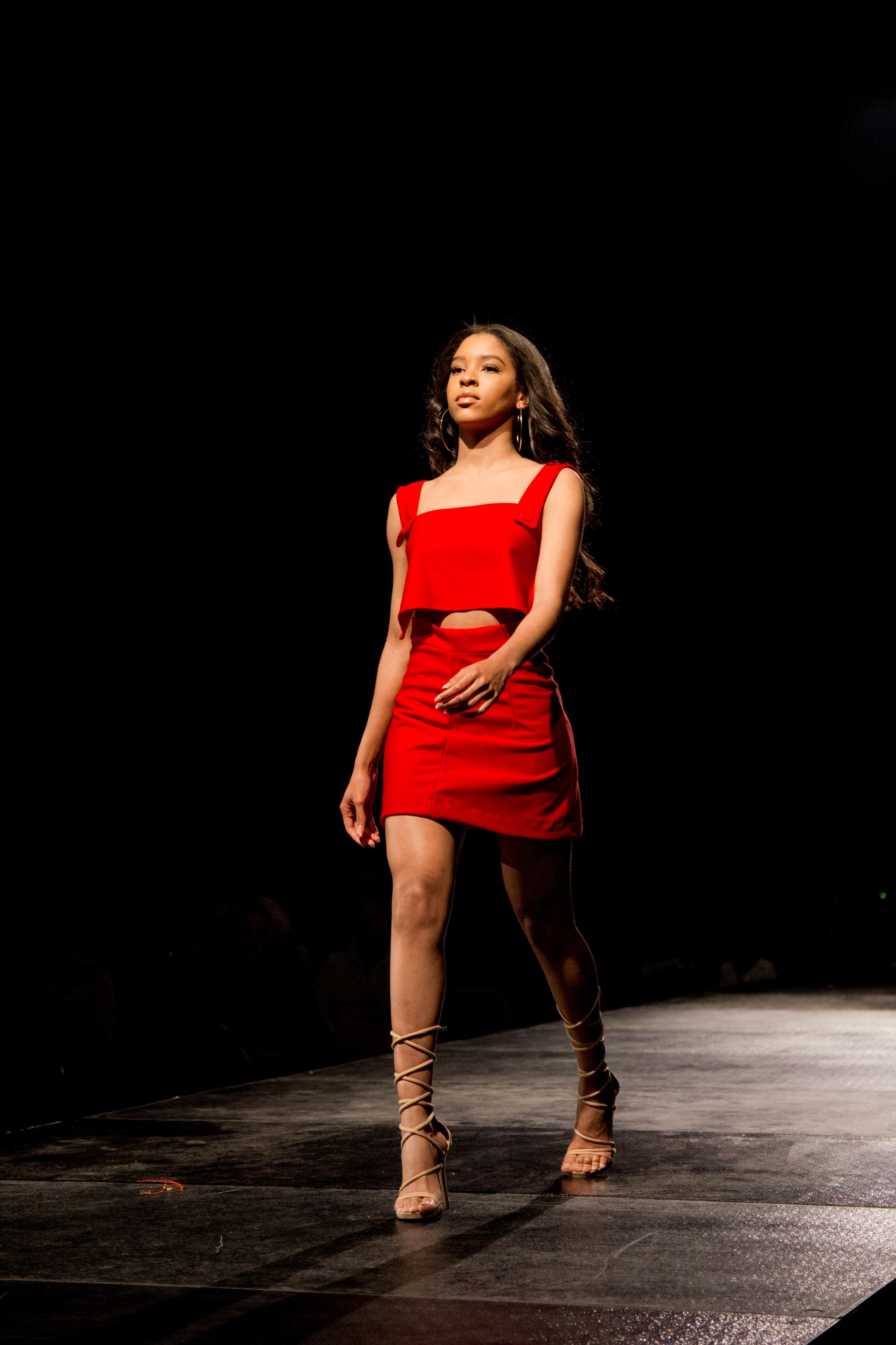 2redtwopieceskirtsetimagebyChristinaJinimageby@jinntonic