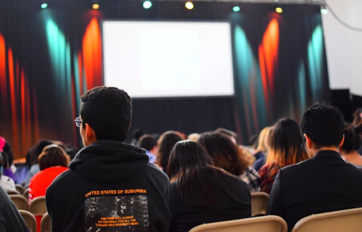 SPIRITFashionShowCrowd.destinylrdr