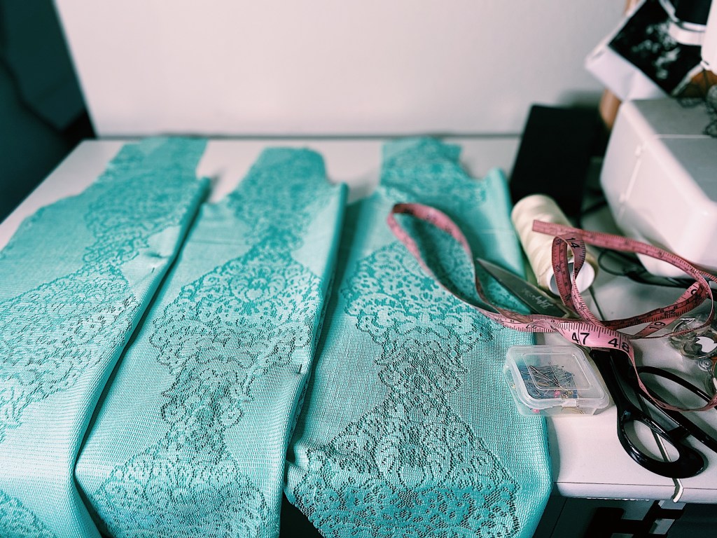 Lace mint green bodyguard 