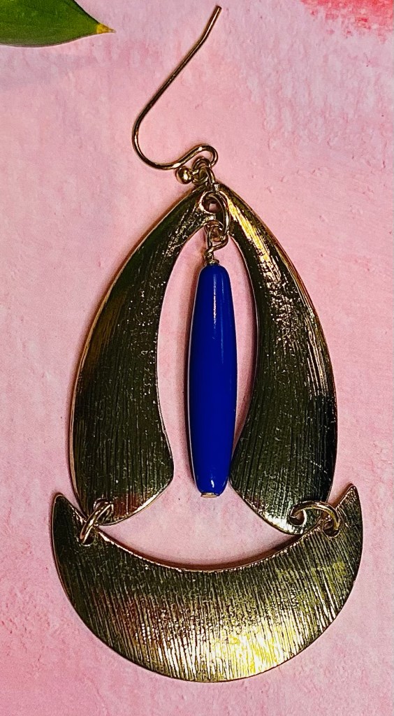 Gold dangle earrings 