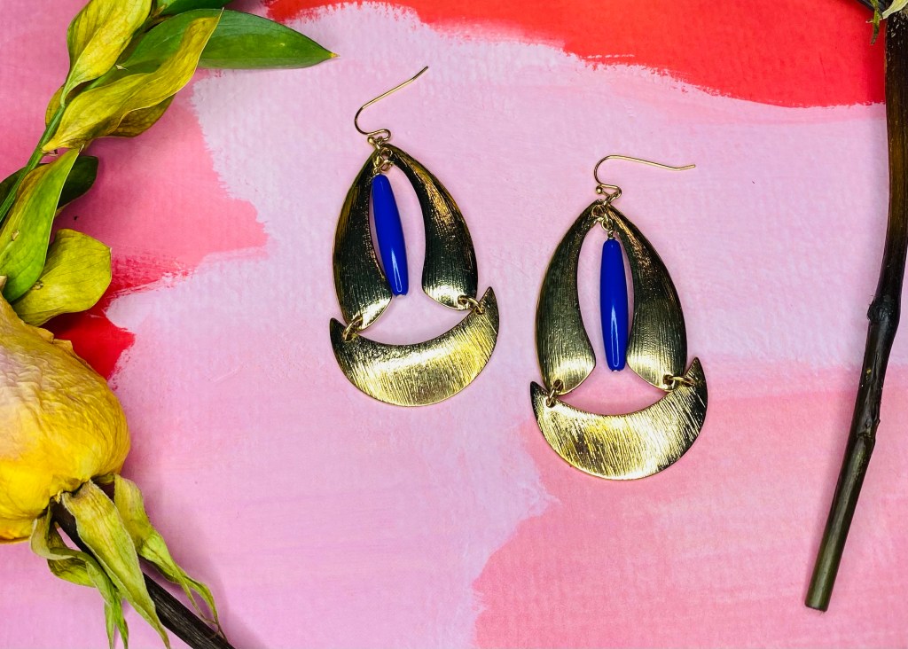 Gold dangle earrings 