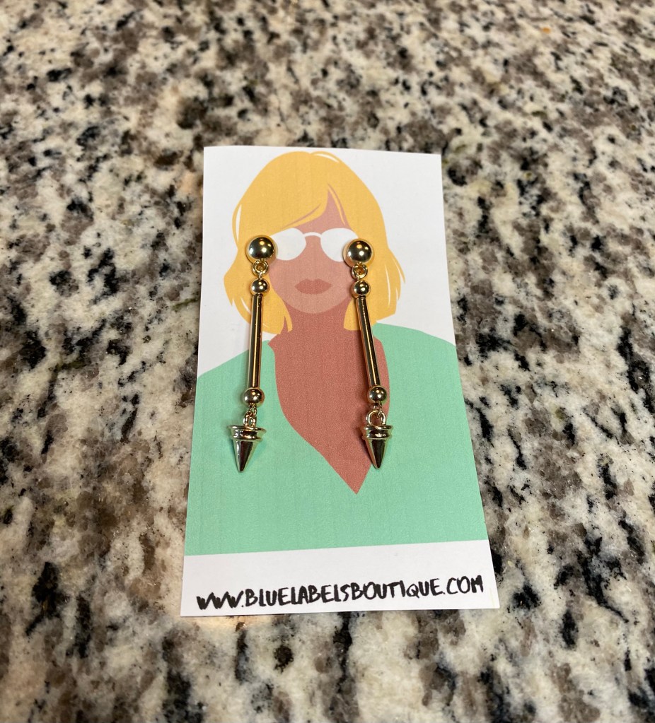 Gold dangle spear shaped earrings 