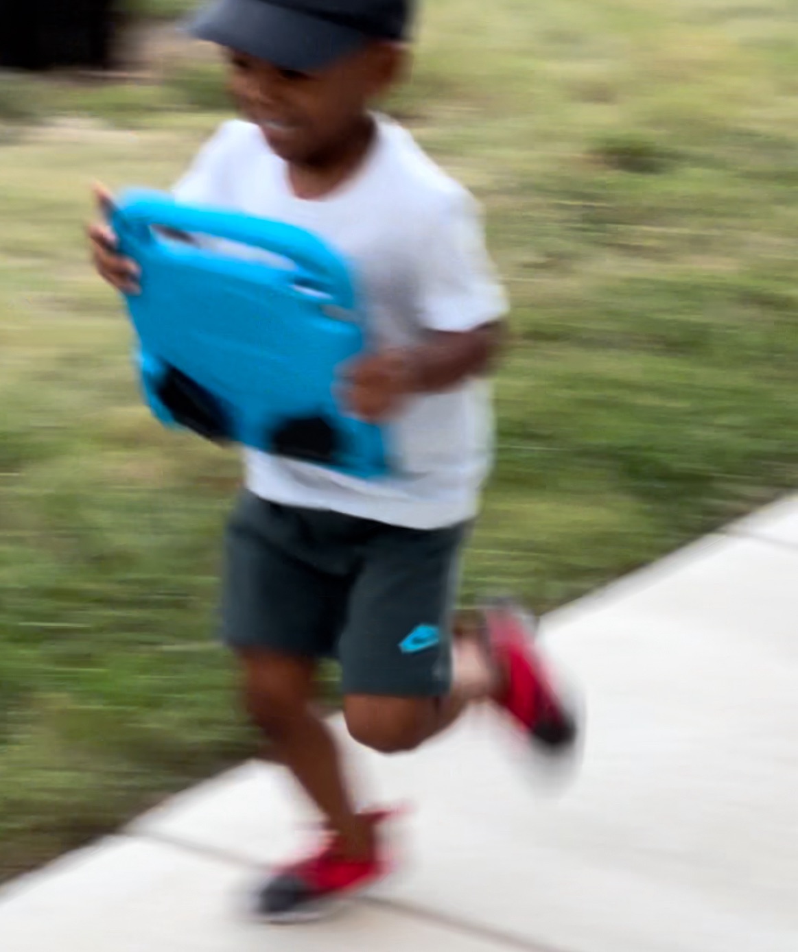 How I Keep My Toddler Entertained While Out On A Run